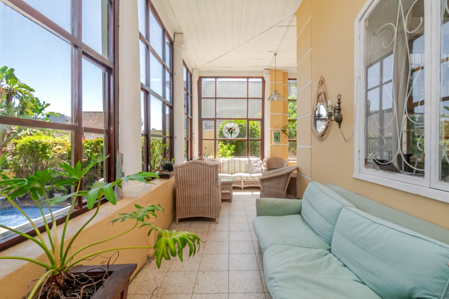 6 Bedroom Property for Sale in Fresnaye Western Cape